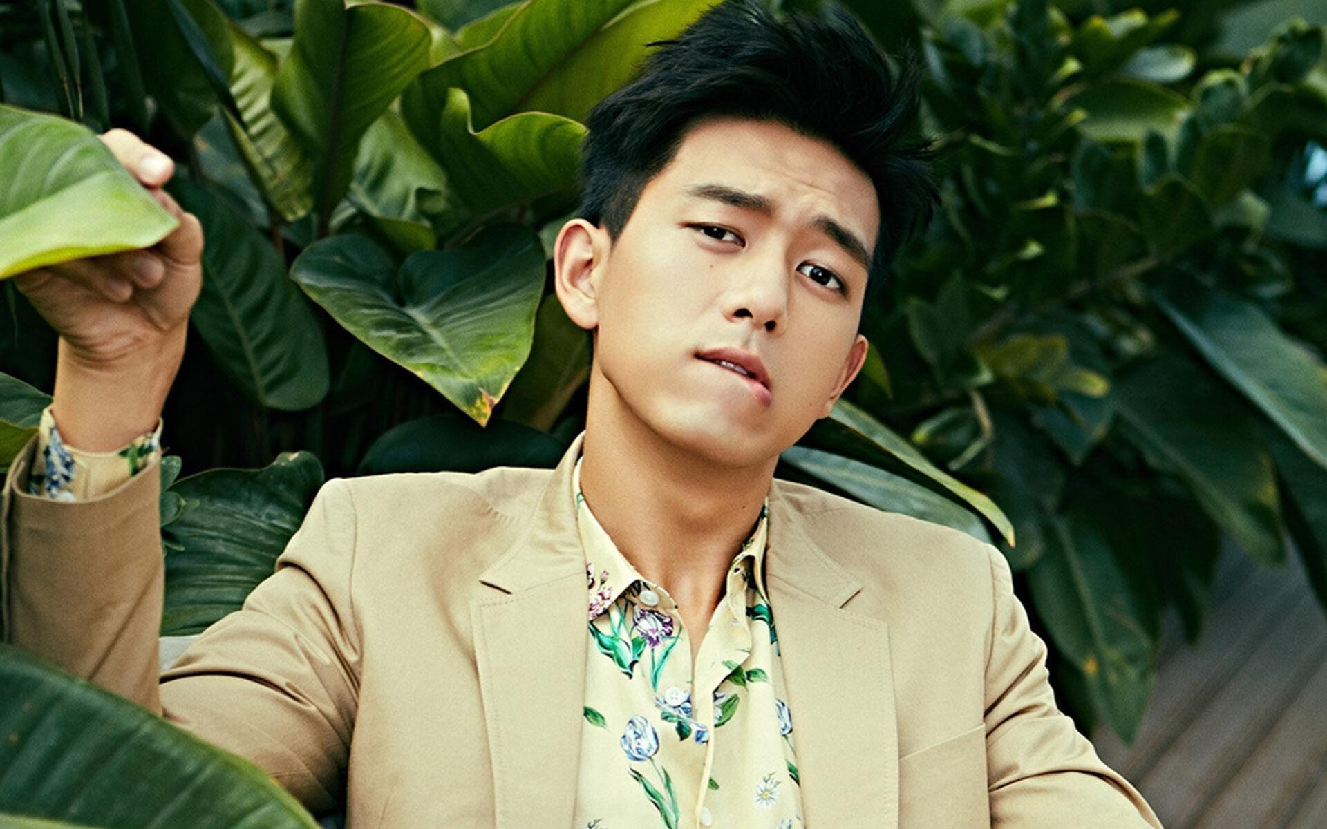 华体会hth官网-“逆风逆袭：车手在绝境中写传奇”，逆风而行的小车