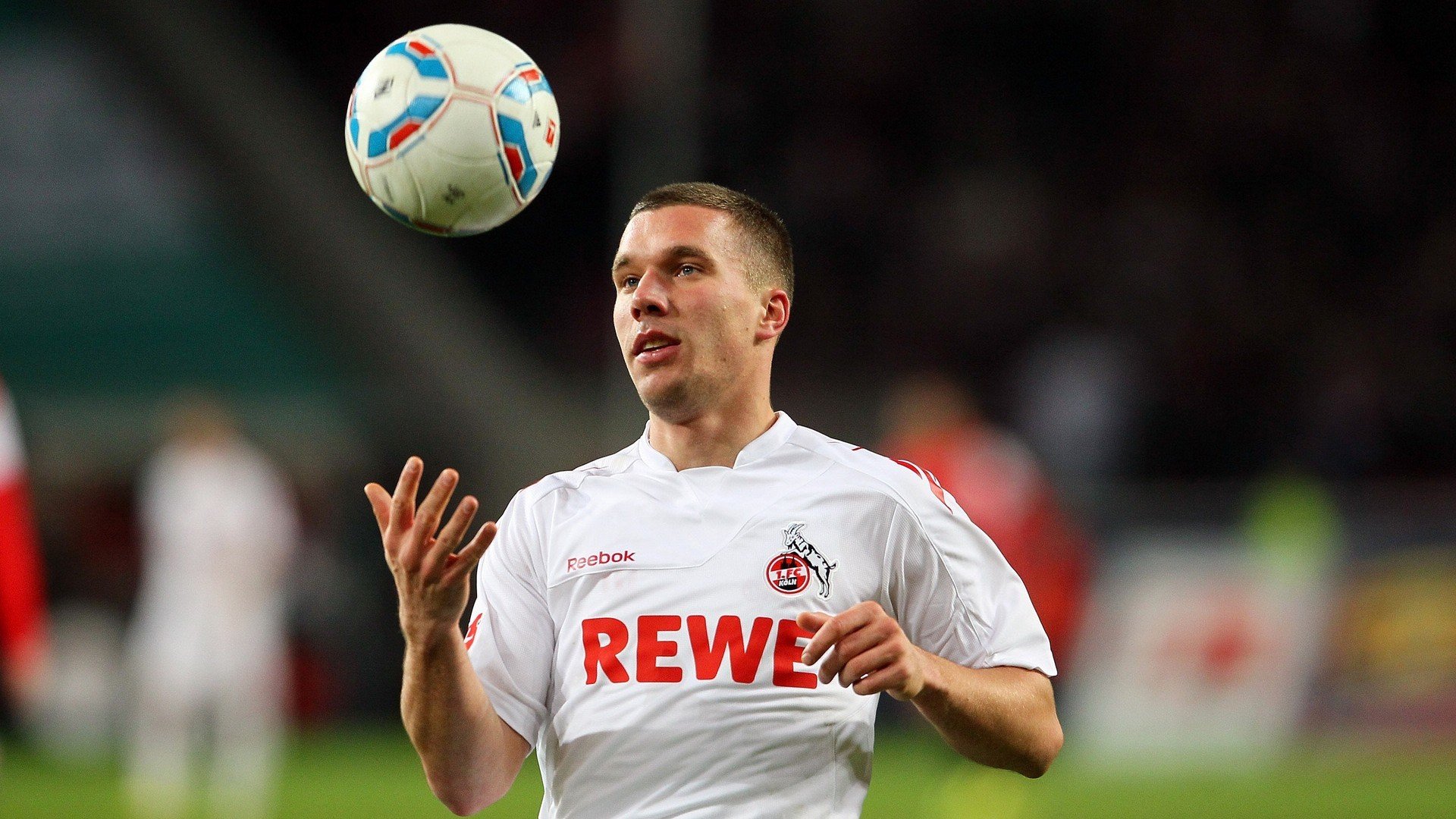 横滨水手主场气氛热烈，横滨水手主场球衣